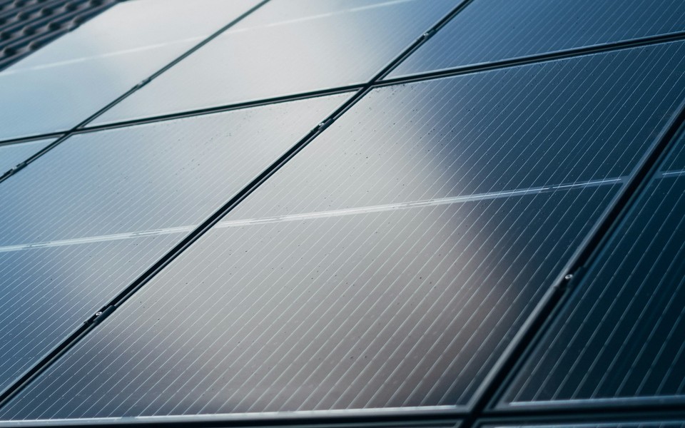Solar Angola - paineis solares instalados em telhado